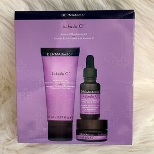 DERMAdoctor Kakadu C Vitamin C Brightening Serum & Face Oil Kit - Purple